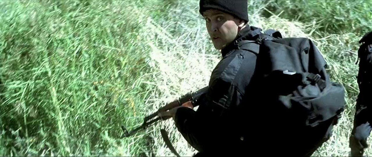 Lakshya (2004) WEBRip Hindi 720p x264 AVC HE-AAC 2.0 ESub.mkv.0004